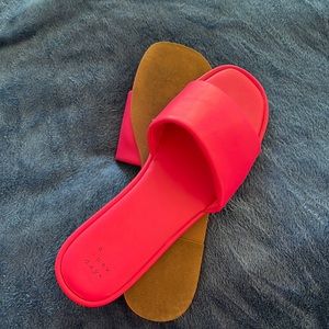 Used pink sandal. Size9